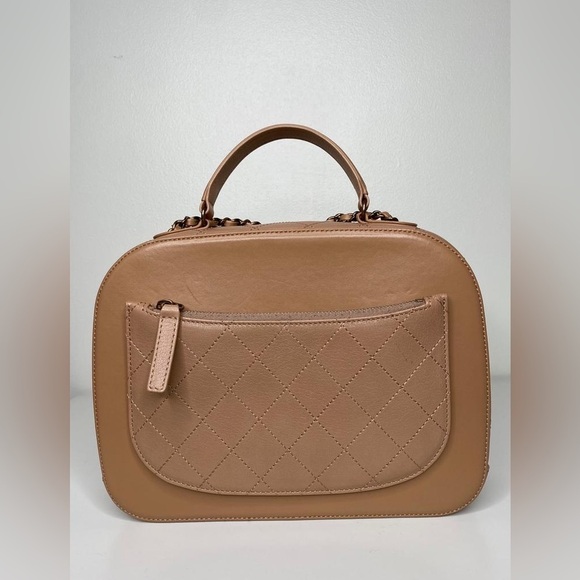 Chanel Coco Curve Vanity – Beige Shiny Calfskin & Goatskin, Antique Gold-Tone Ch - Picture 2 of 12